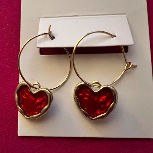 ♥️ Betsey Johnson red heart dangle earrings ♥️ - Picture 4 of 5